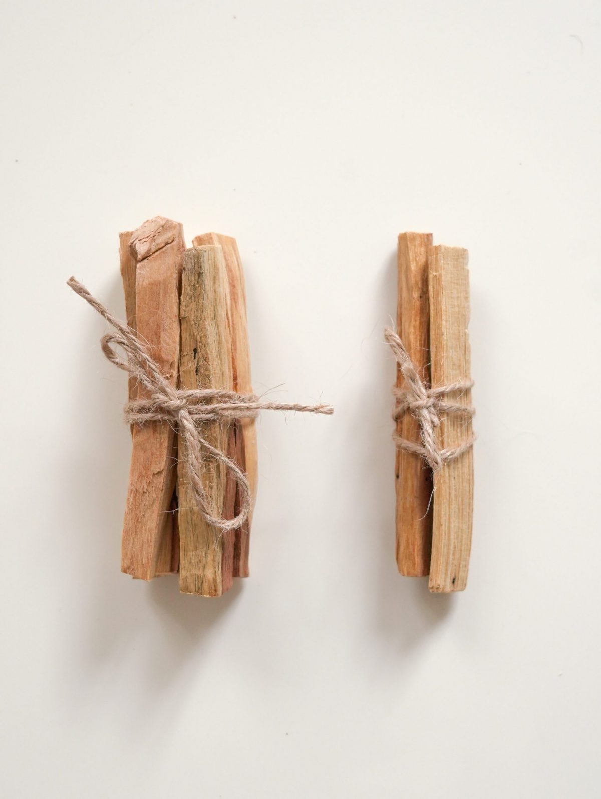 Palo Santo Stick, Laugh of the moon, Laugh of artist, Victoria Gasperi, Boutique en ligne, Boutique en ligne spirituelle, Boutique en ligne ésotérique, Boutique ésotérique, Boutique spirituelle, Spiritualité, Encens, Fumigation, Oracles, Jeux divinatoires, Librairie spirituelle, Rituel, Rituels, Encens, Encens Palo Santo, Palo Santo, Sauge, Sauge blanche, Sauge blanche 7 chakras, Sauge blanche de californie, Bâton de yerba, Coquille d'ormeau, Tarot, Tarots, Livre spirituel, Tirages, Énergie, Énergie spirituelle, Divination