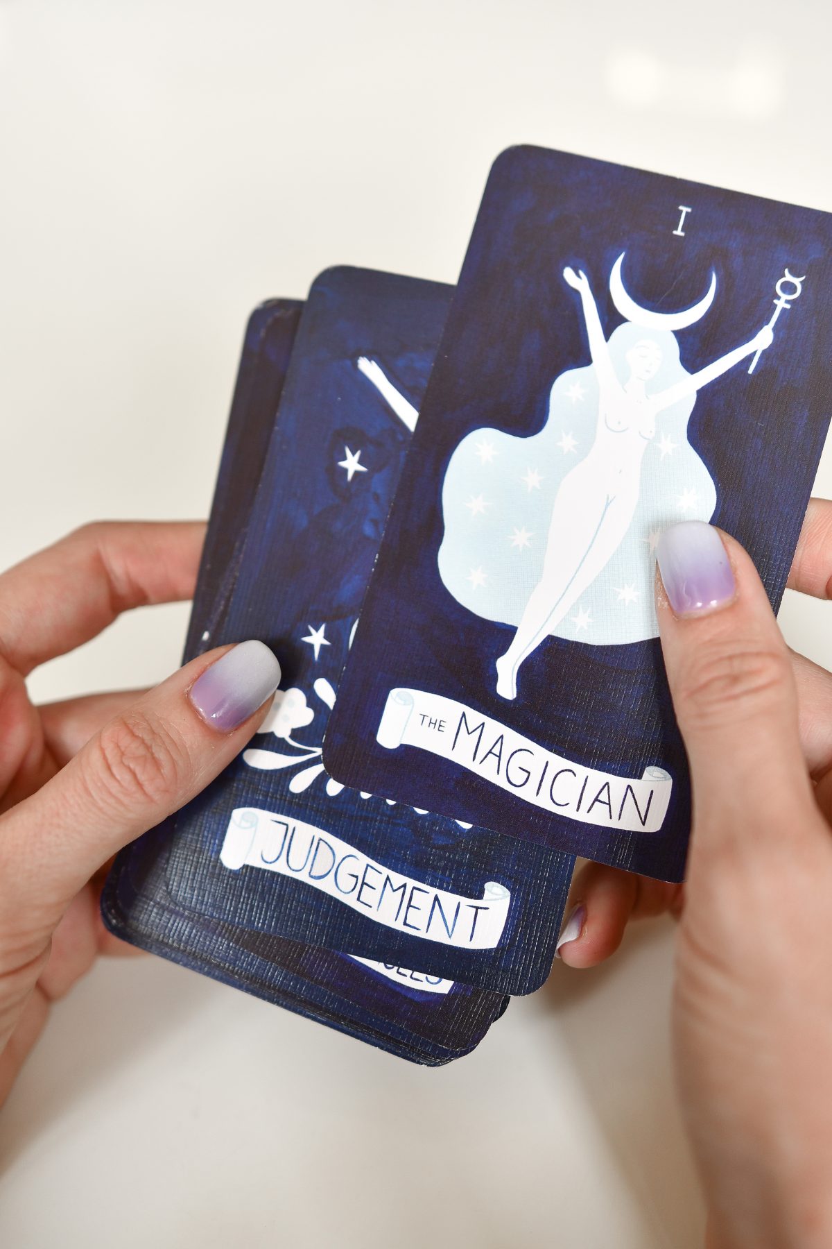 Cosmic Woman Tarot, Laugh of the moon, Laugh of artist, Victoria Gasperi, Boutique en ligne, Boutique en ligne spirituelle, Boutique en ligne ésotérique, Boutique ésotérique, Boutique spirituelle, Spiritualité, Encens, Fumigation, Oracles, Jeux divinatoires, Librairie spirituelle, Rituel, Rituels, Encens, Encens Palo Santo, Palo Santo, Sauge, Sauge blanche, Sauge blanche 7 chakras, Sauge blanche de californie, Bâton de yerba, Coquille d'ormeau, Tarot, Tarots, Livre spirituel, Tirages, Énergie, Énergie spirituelle, Divination