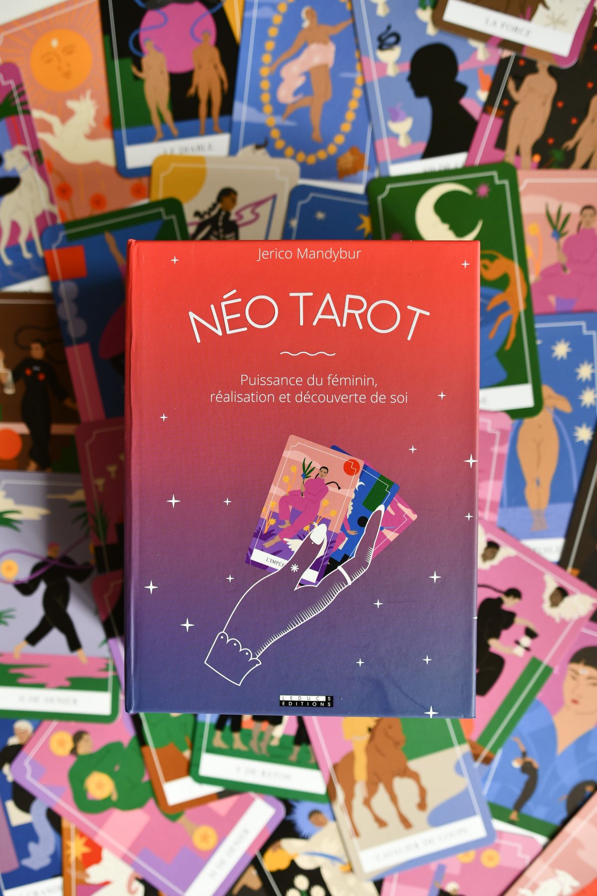 Neo Tarot, Laugh of the moon, Laugh of artist, Victoria Gasperi, Boutique en ligne, Boutique en ligne spirituelle, Boutique en ligne ésotérique, Boutique ésotérique, Boutique spirituelle, Spiritualité, Encens, Fumigation, Oracles, Jeux divinatoires, Librairie spirituelle, Rituel, Rituels, Encens, Encens Palo Santo, Palo Santo, Sauge, Sauge blanche, Sauge blanche 7 chakras, Sauge blanche de californie, Bâton de yerba, Coquille d'ormeau, Tarot, Tarots, Livre spirituel, Tirages, Énergie, Énergie spirituelle, Divination